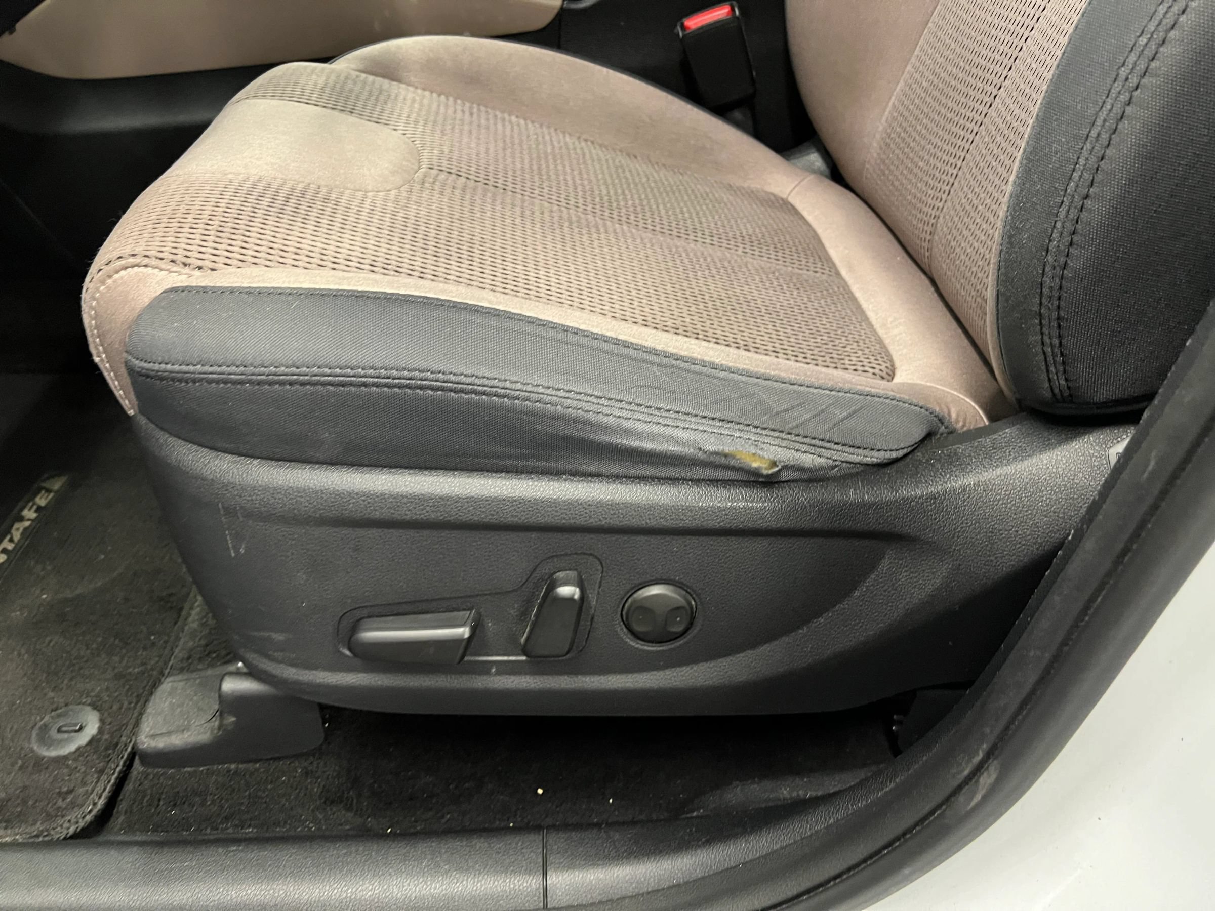 Used 2019 Hyundai Santa Fe SEL AWD/4WD image 14