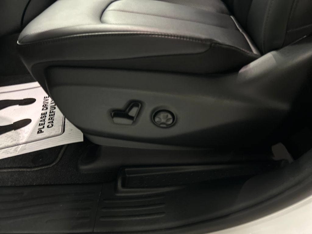 New 2027 Chrysler Pacifica Select FWD image 11
