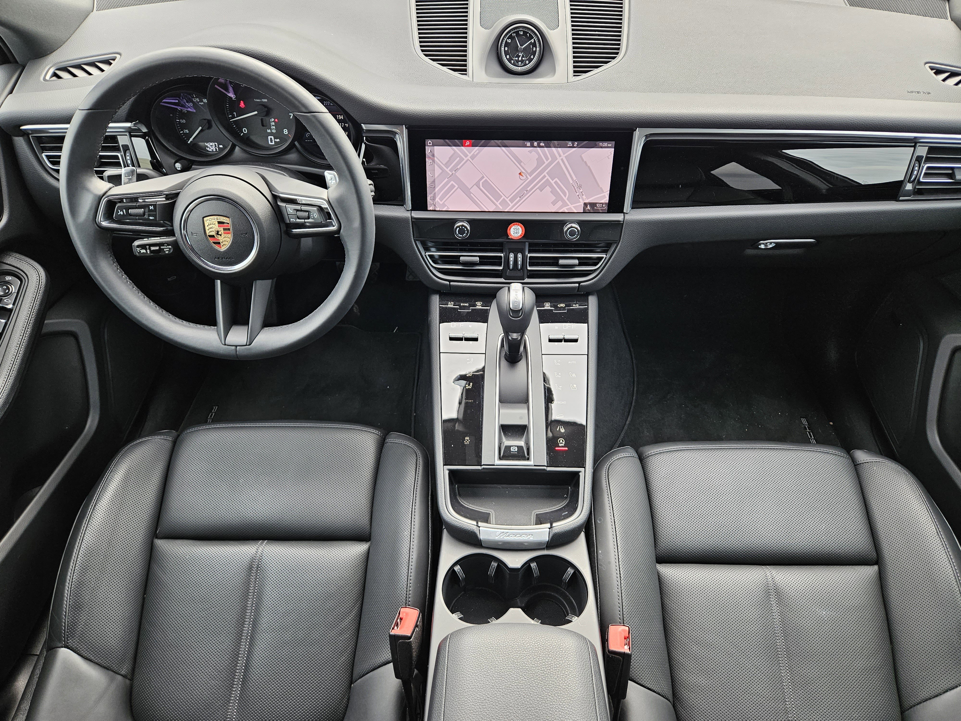 Certified 2025 Porsche Macan image 24