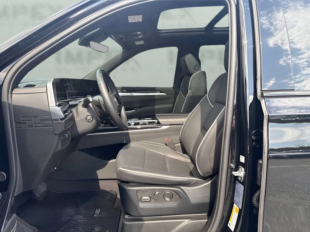 Used 2025 Cadillac Escalade Sport AWD/4WD image 9