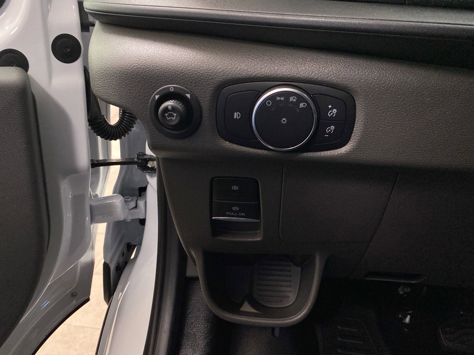 New 2026 Ford Transit 250 148 Medium Roof Extended AWD w/ Exterior Upgrade Package image 15