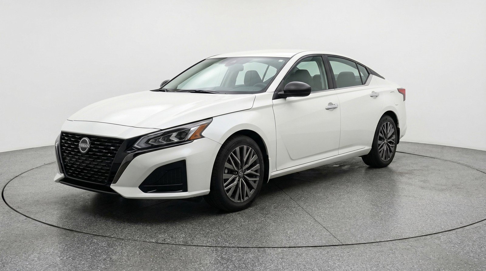 Used 2025 Nissan Altima 2.5 SV FWD image 3