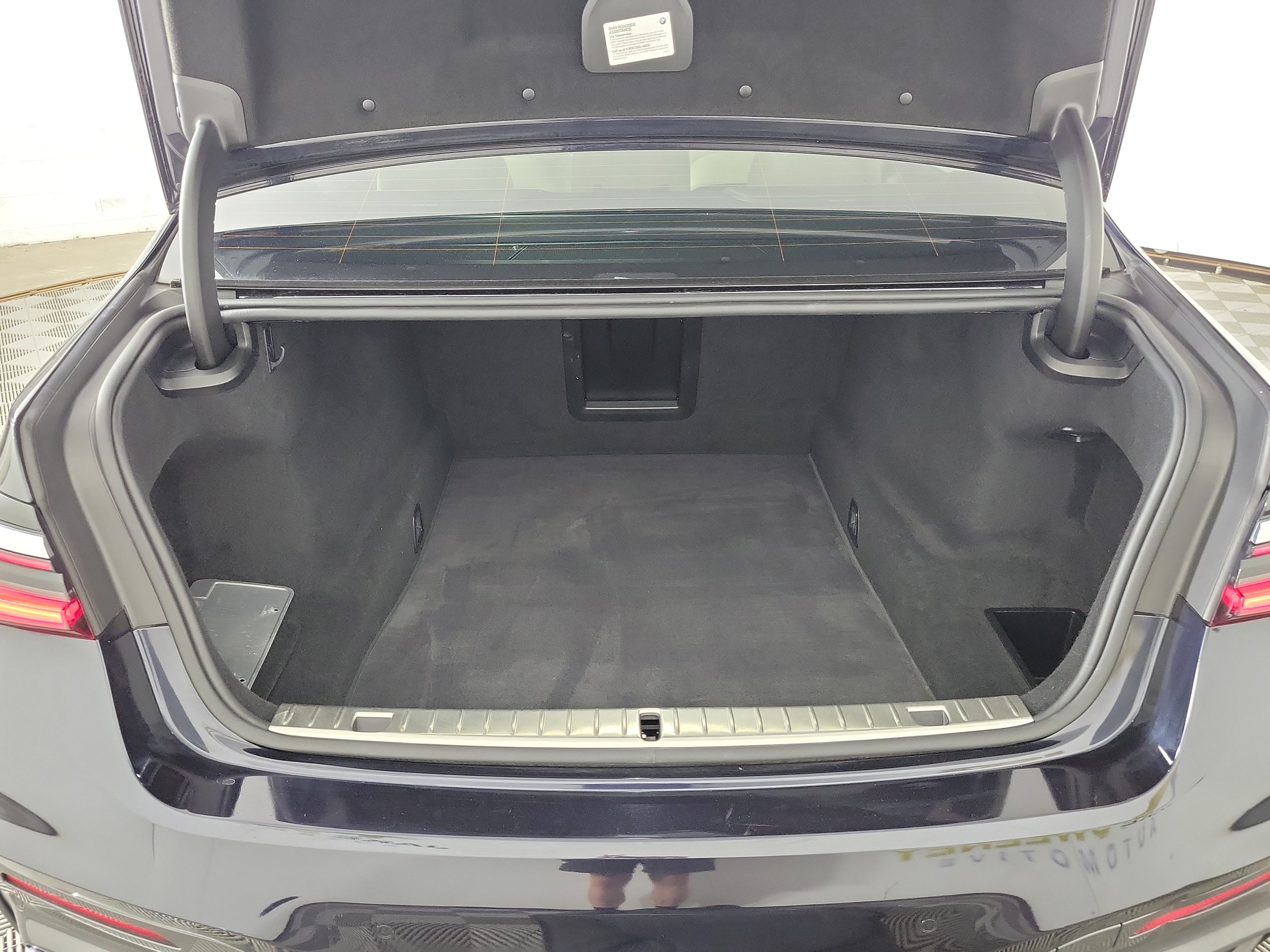 Used 2022 BMW 750Li xDrive AWD/4WD image 25