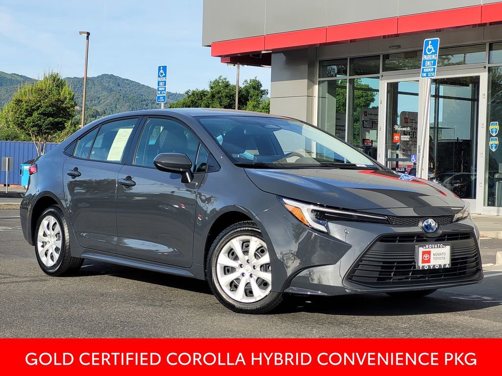 Used 2025 Toyota Corolla LE w/ Convenience Package image 1