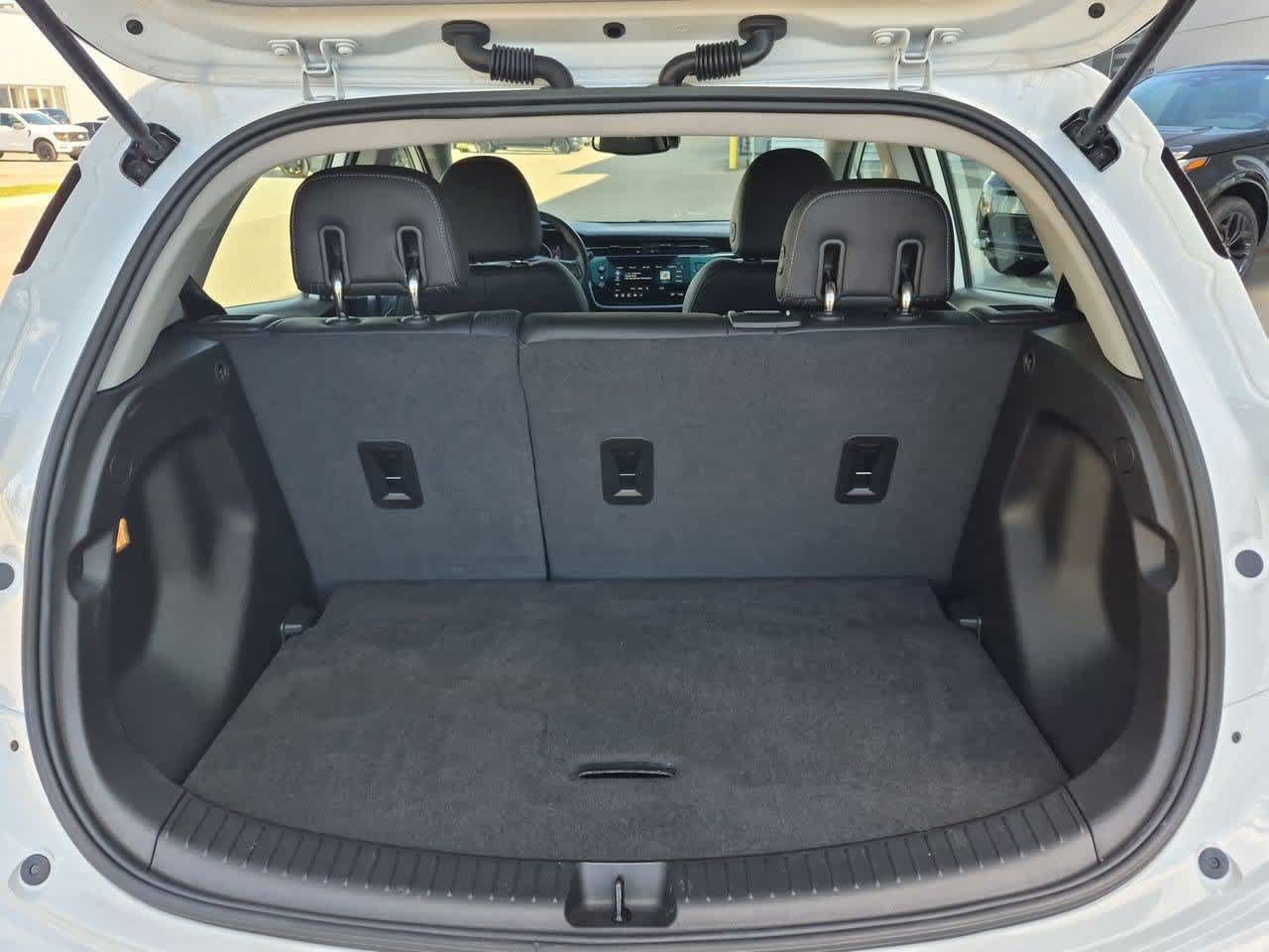 Used 2023 Chevrolet Bolt LT w/ Infotainment Package FWD image 33