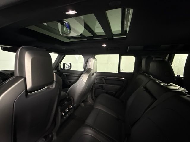 Used 2025 Land Rover Defender 110 AWD/4WD image 33