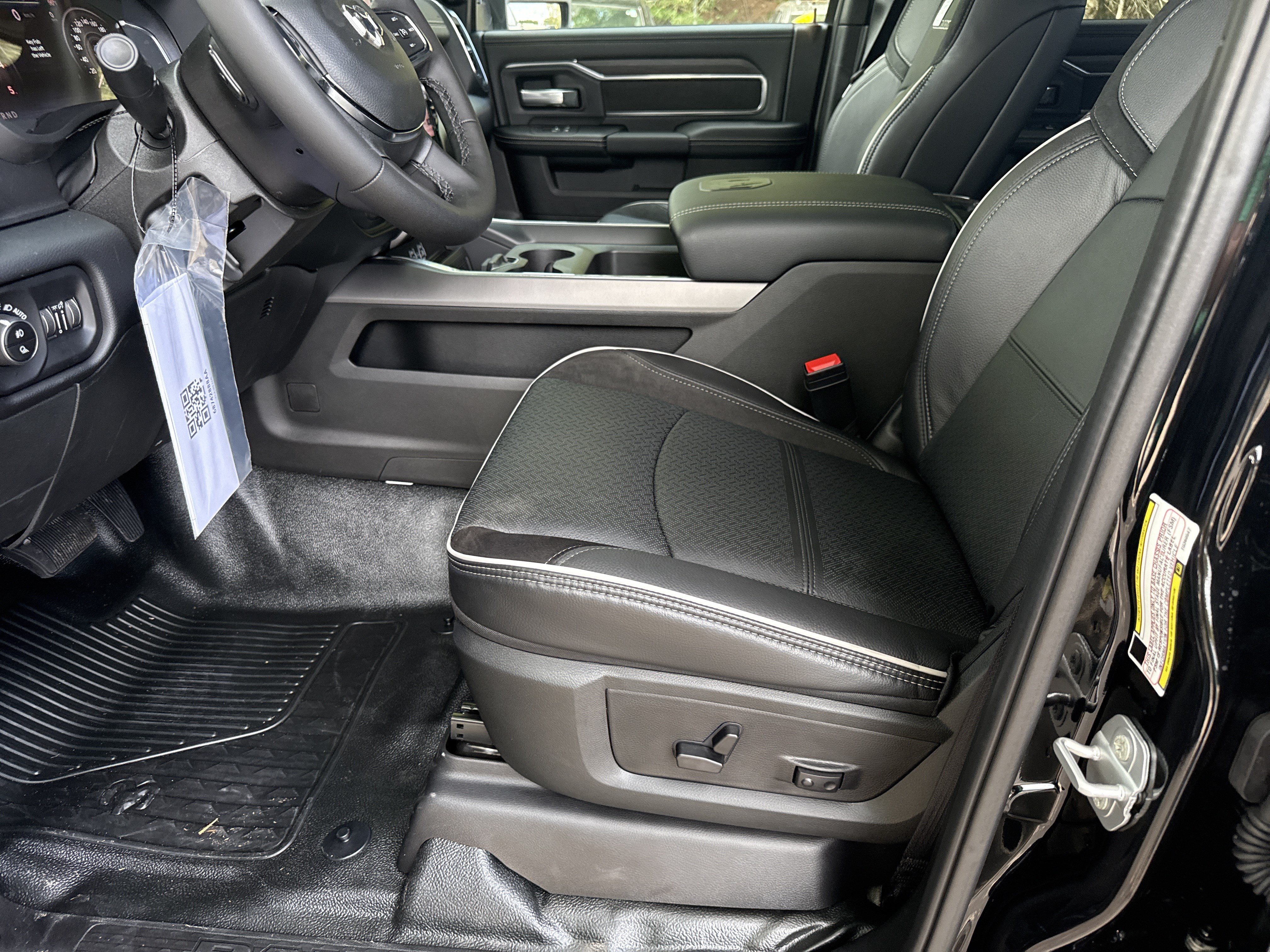 New 2026 RAM 5500 4x4 Crew Cab w/ Laramie Trim Package image 9