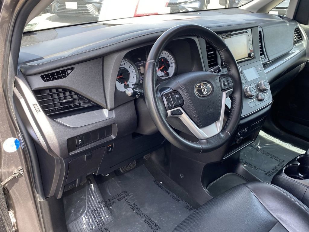 Certified 2019 Toyota Sienna SE FWD image 22