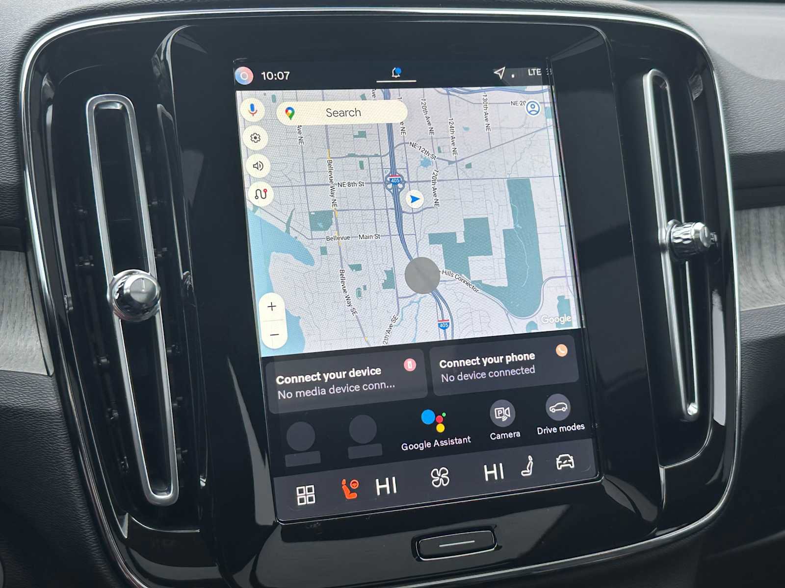 New 2026 Volvo XC40 B5 Plus w/ Protection Package Premier image 27