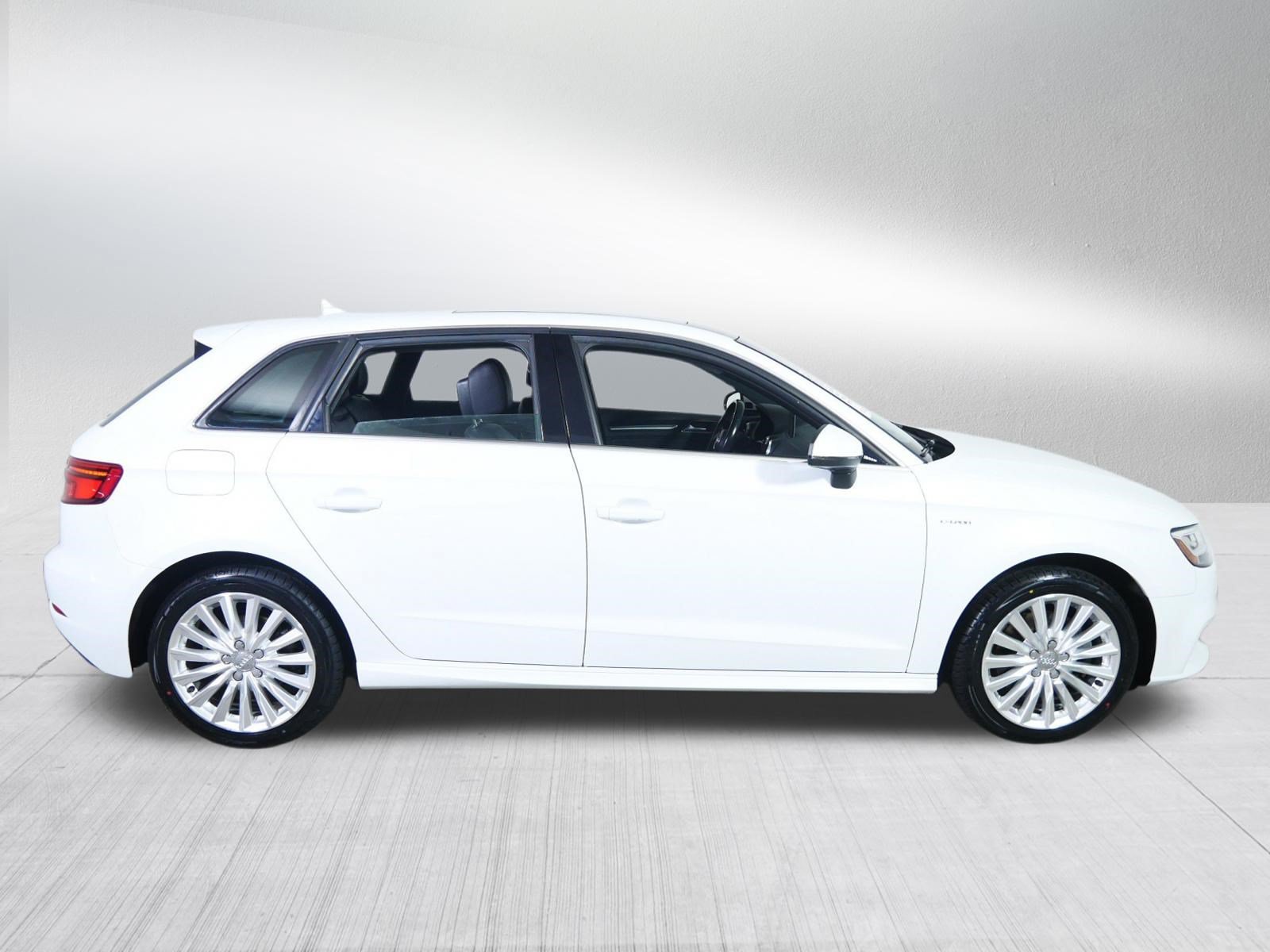 Used 2018 Audi A3 e-tron Prestige w/ Prestige Package FWD image 8