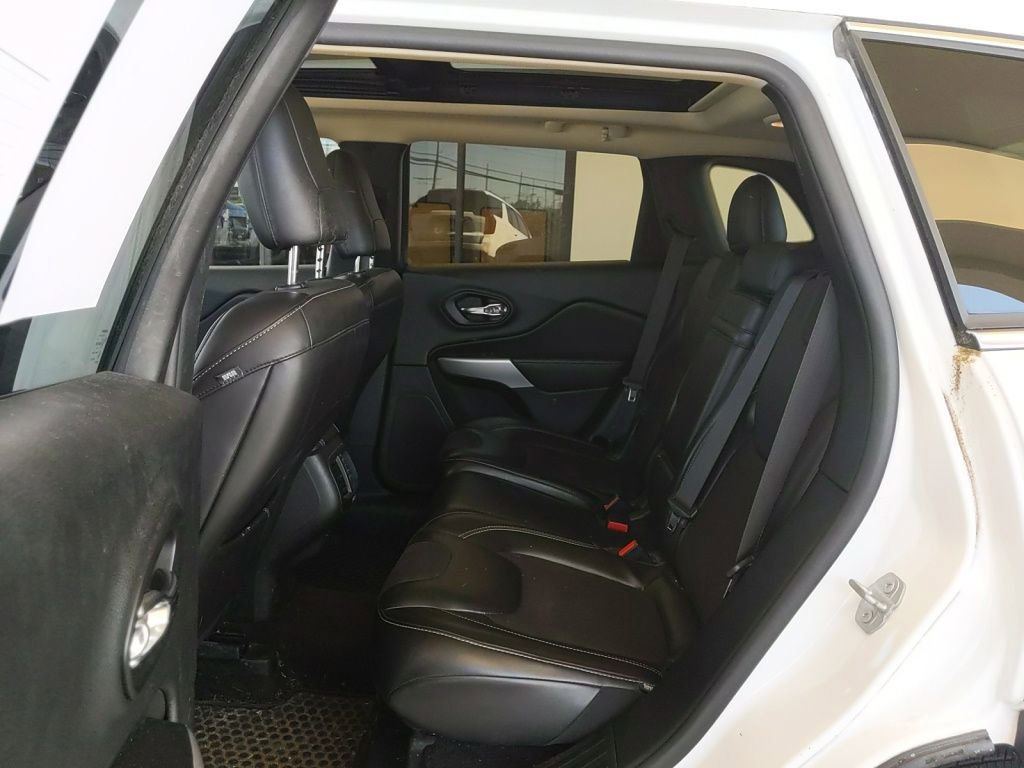 Used 2018 Jeep Cherokee Latitude Plus w/ Comfort/Convenience Group AWD/4WD image 15