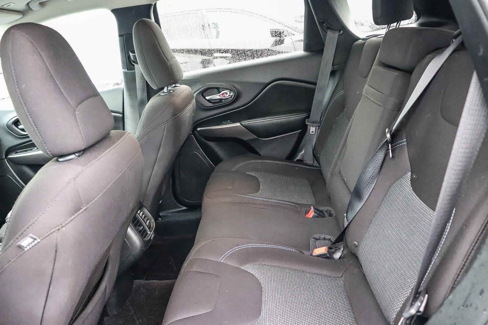 Used 2019 Jeep Cherokee Latitude w/ Popular Appearance Group image 18