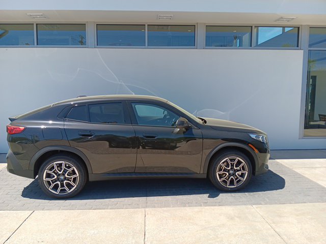 New 2025 BMW X2 xDrive28i w/ Convenience Package AWD/4WD image 4