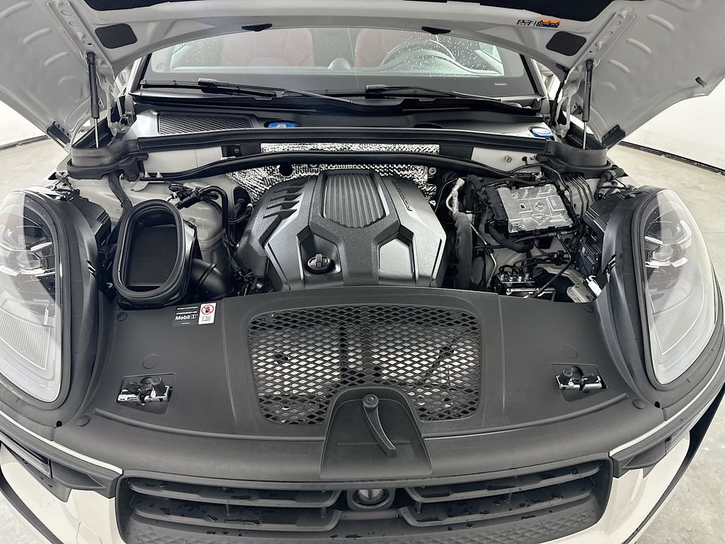 New 2025 Porsche Macan AWD/4WD image 32