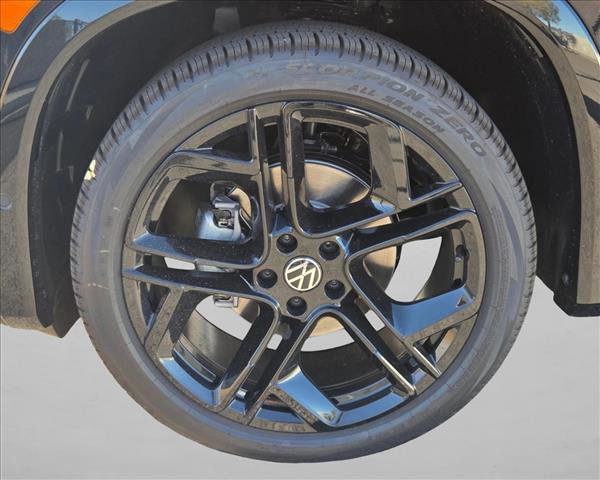 New 2026 Volkswagen Tiguan SE R-Line FWD image 10