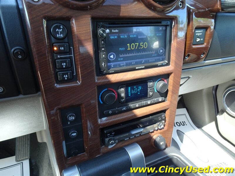 Used 2004 HUMMER H2 w/ Preferred Equipment Group AWD/4WD image 21