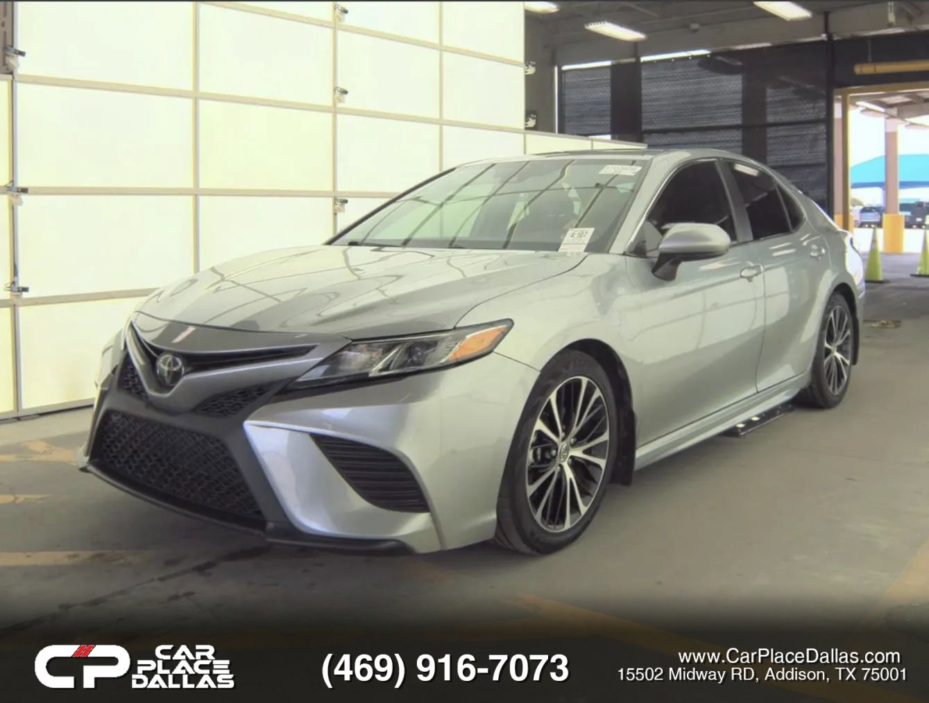 Used 2020 Toyota Camry SE FWD image 1