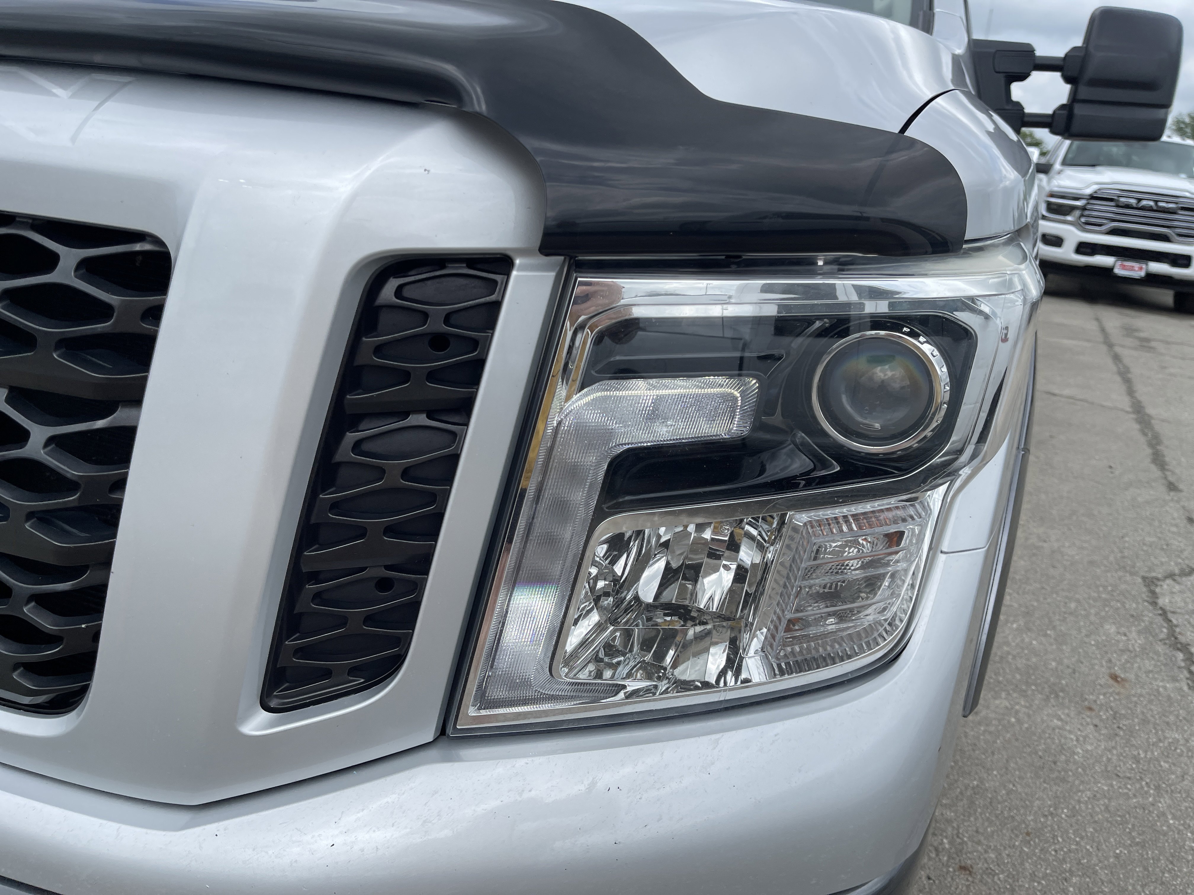 Used 2019 Nissan Titan PRO-4X AWD/4WD image 10