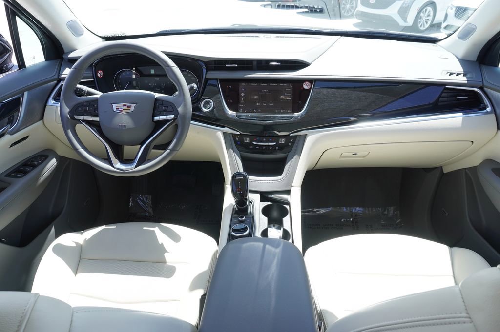Certified 2025 Cadillac XT6 Premium Luxury AWD/4WD image 12
