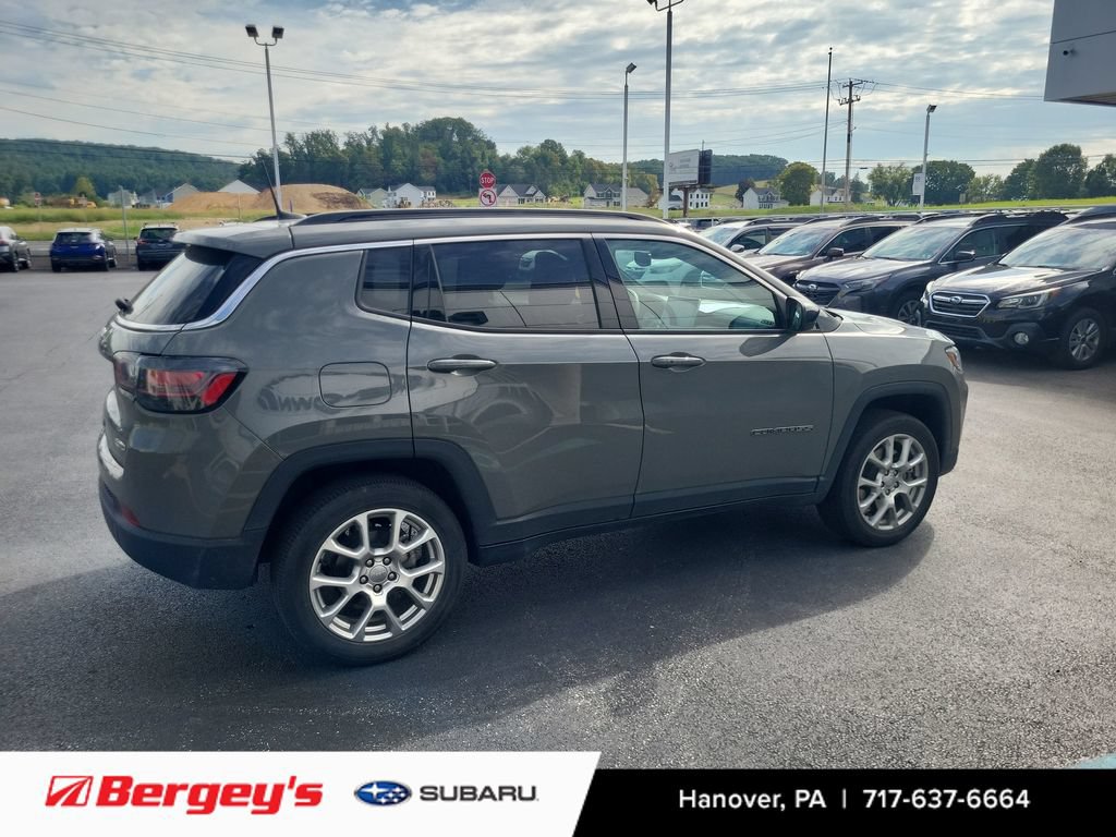 Used 2023 Jeep Compass Latitude w/ Sun and Sound Group AWD/4WD image 4
