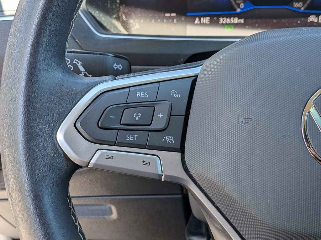 Used 2024 Volkswagen Tiguan SE w/ Panoramic Sunroof Package AWD/4WD image 17