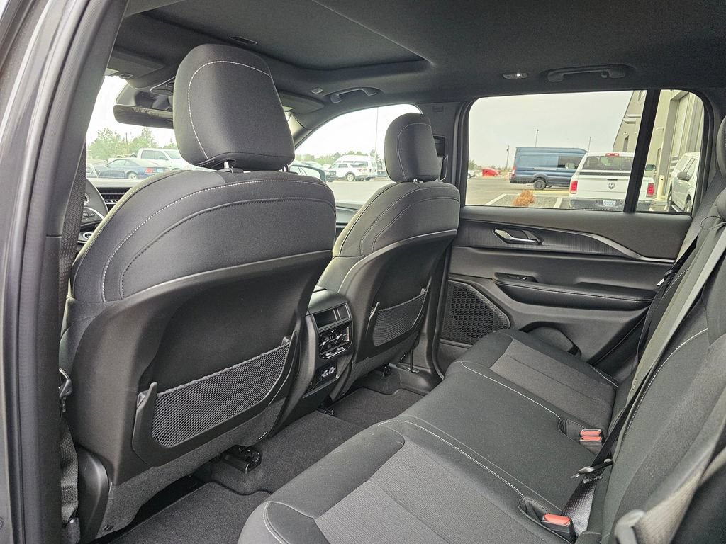 New 2025 Jeep Grand Cherokee Laredo X w/ Luxury Tech Group I AWD/4WD image 11
