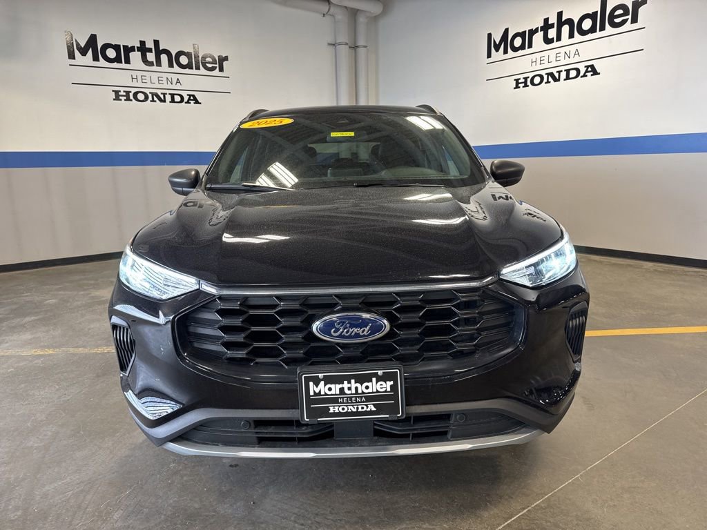 Used 2025 Ford Escape ST-Line AWD/4WD image 2