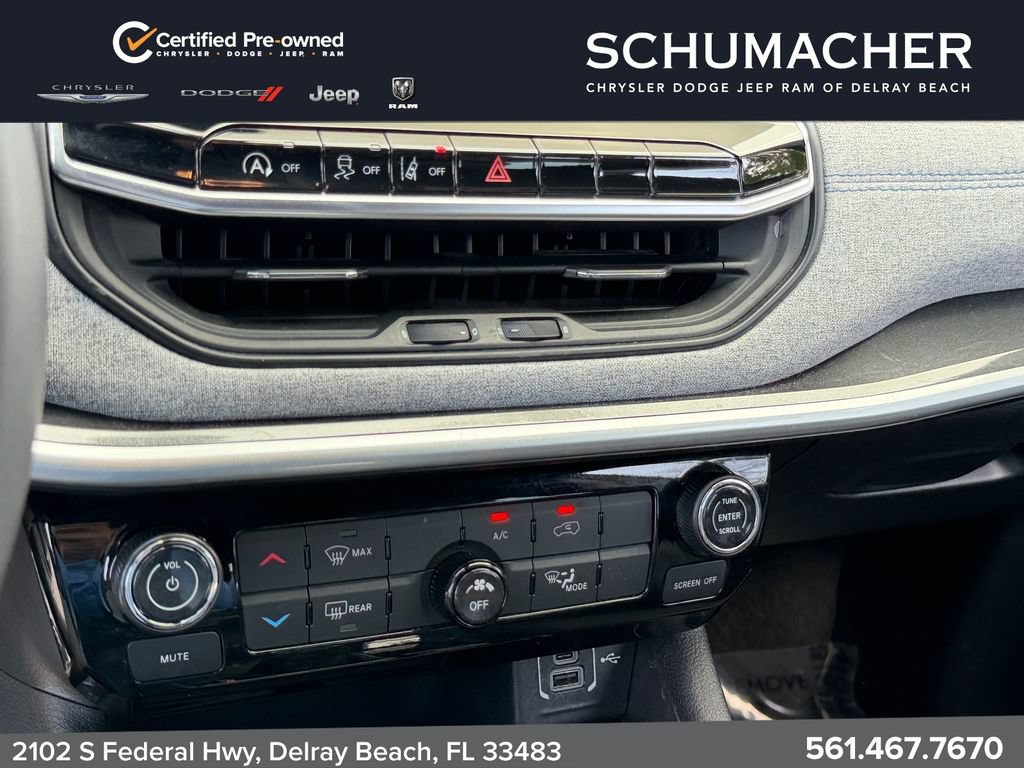 Used 2024 Jeep Compass Latitude AWD/4WD image 23