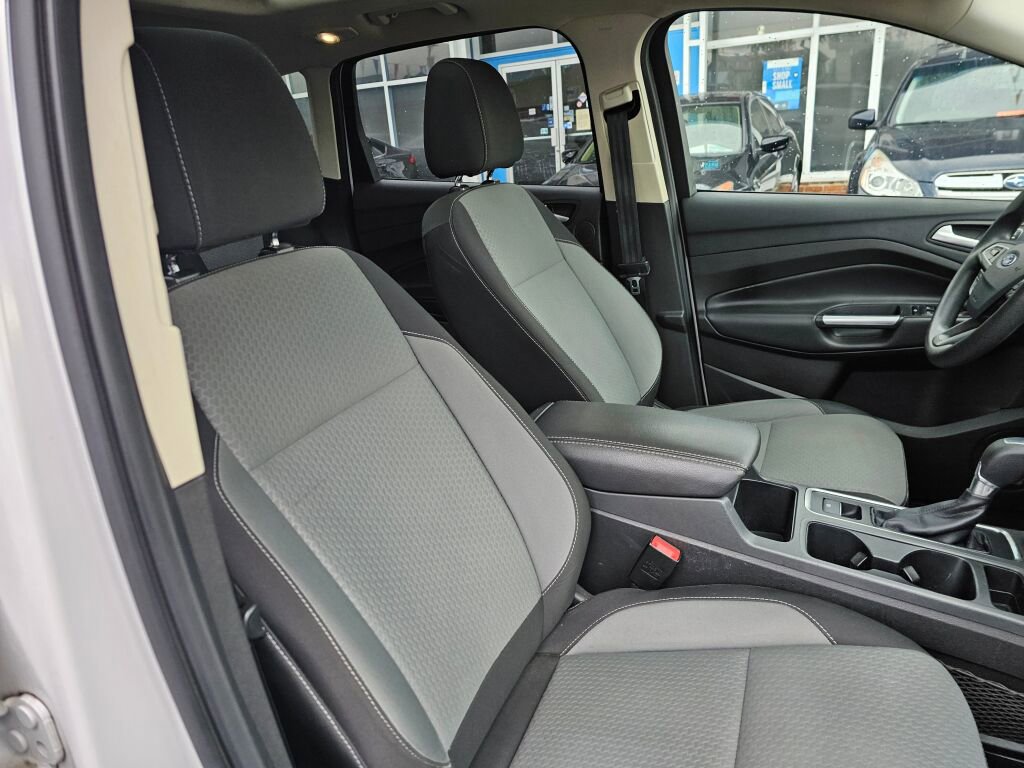 Used 2017 Ford Escape SE w/ Equipment Group 201A image 12
