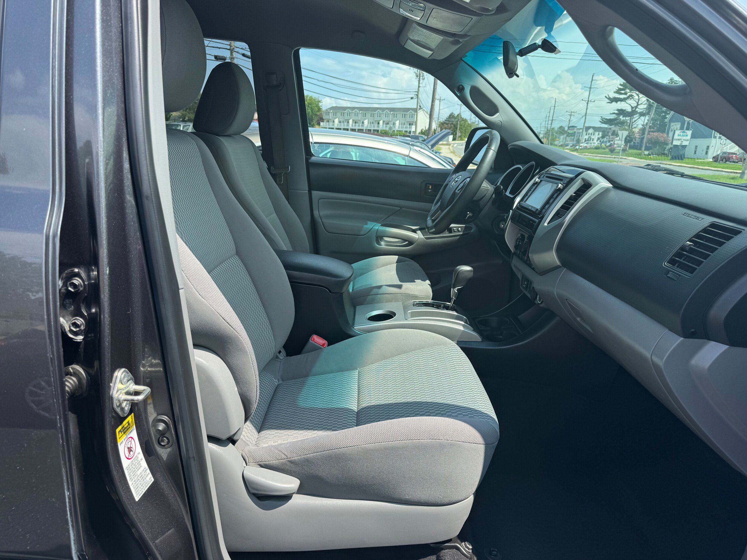 Used 2014 Toyota Tacoma 4x4 Double Cab w/ SR5 Package image 5