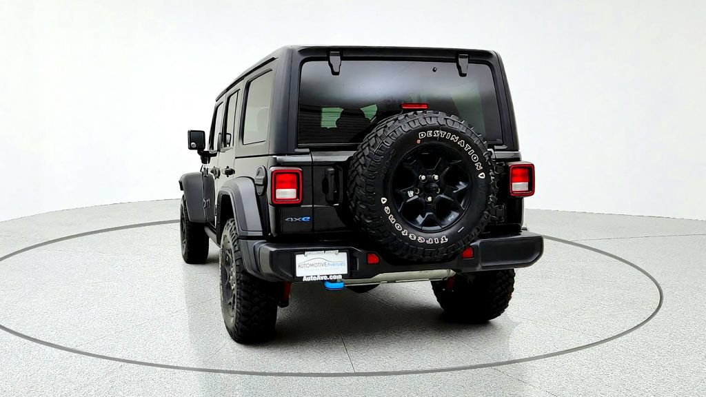 Used 2023 Jeep Wrangler Unlimited w/ Cold Weather Group AWD/4WD image 6
