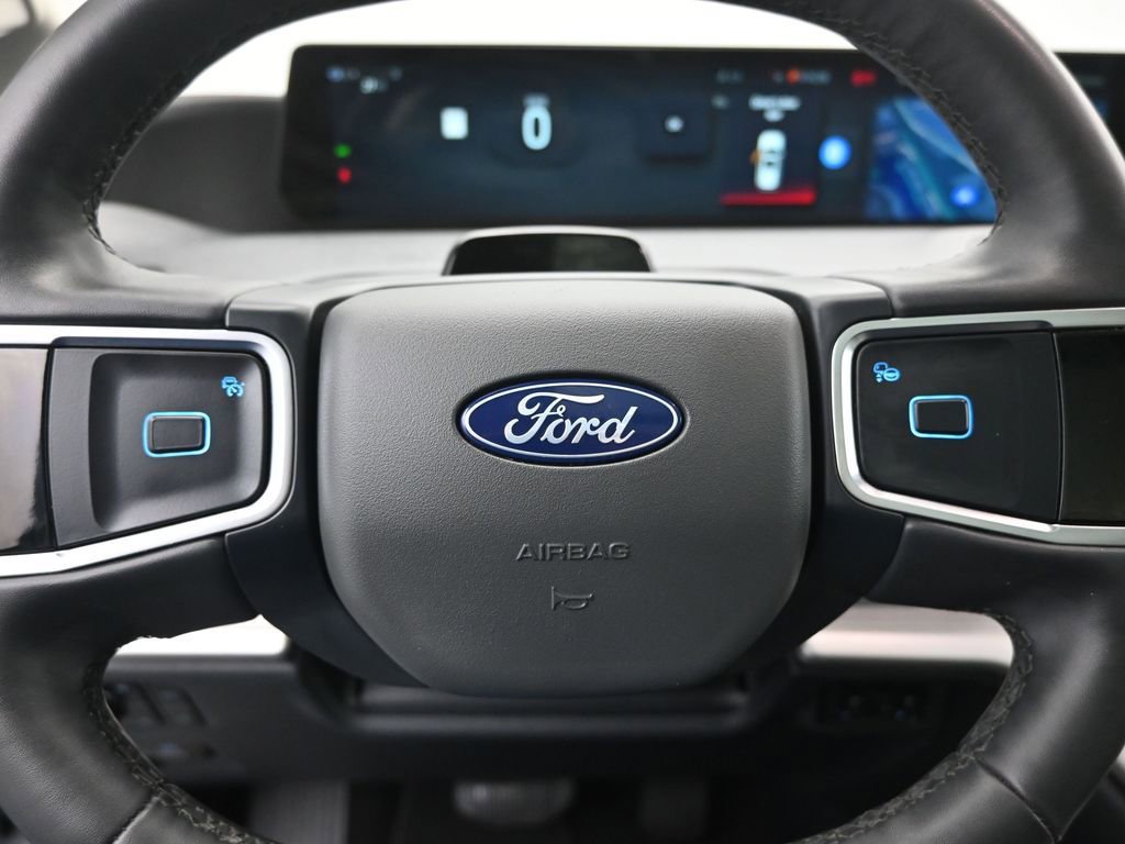 Used 2025 Ford Expedition Active image 13