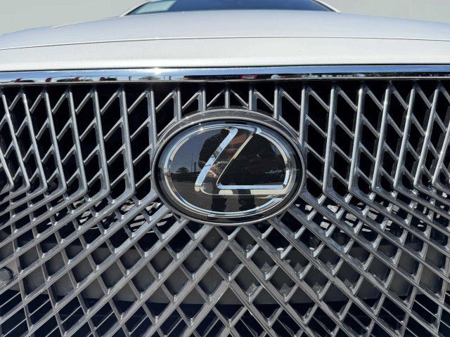 Used 2023 Lexus LS 500 w/ Accessory Package (Z2) image 13