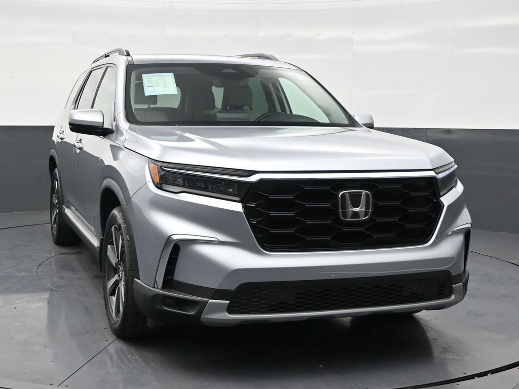 Used 2023 Honda Pilot Touring image 7
