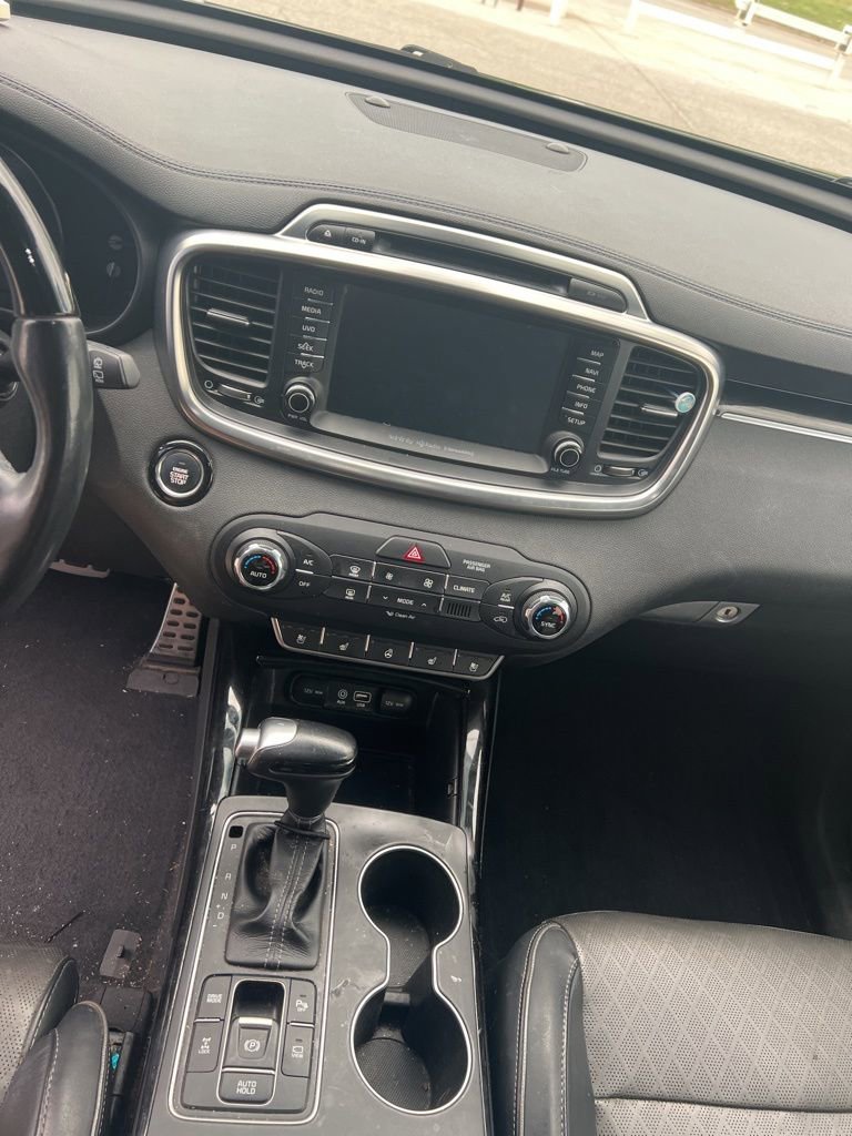 Used 2017 Kia Sorento SX image 9