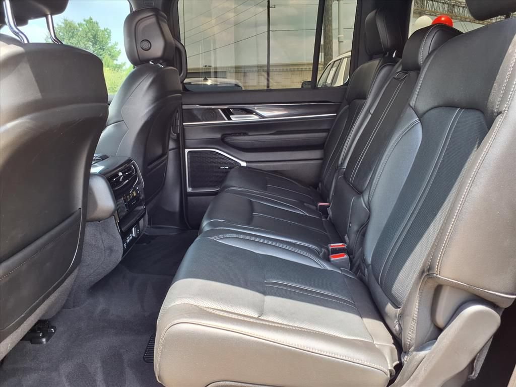Used 2024 Jeep Wagoneer 4WD w/ Premium Group I image 13