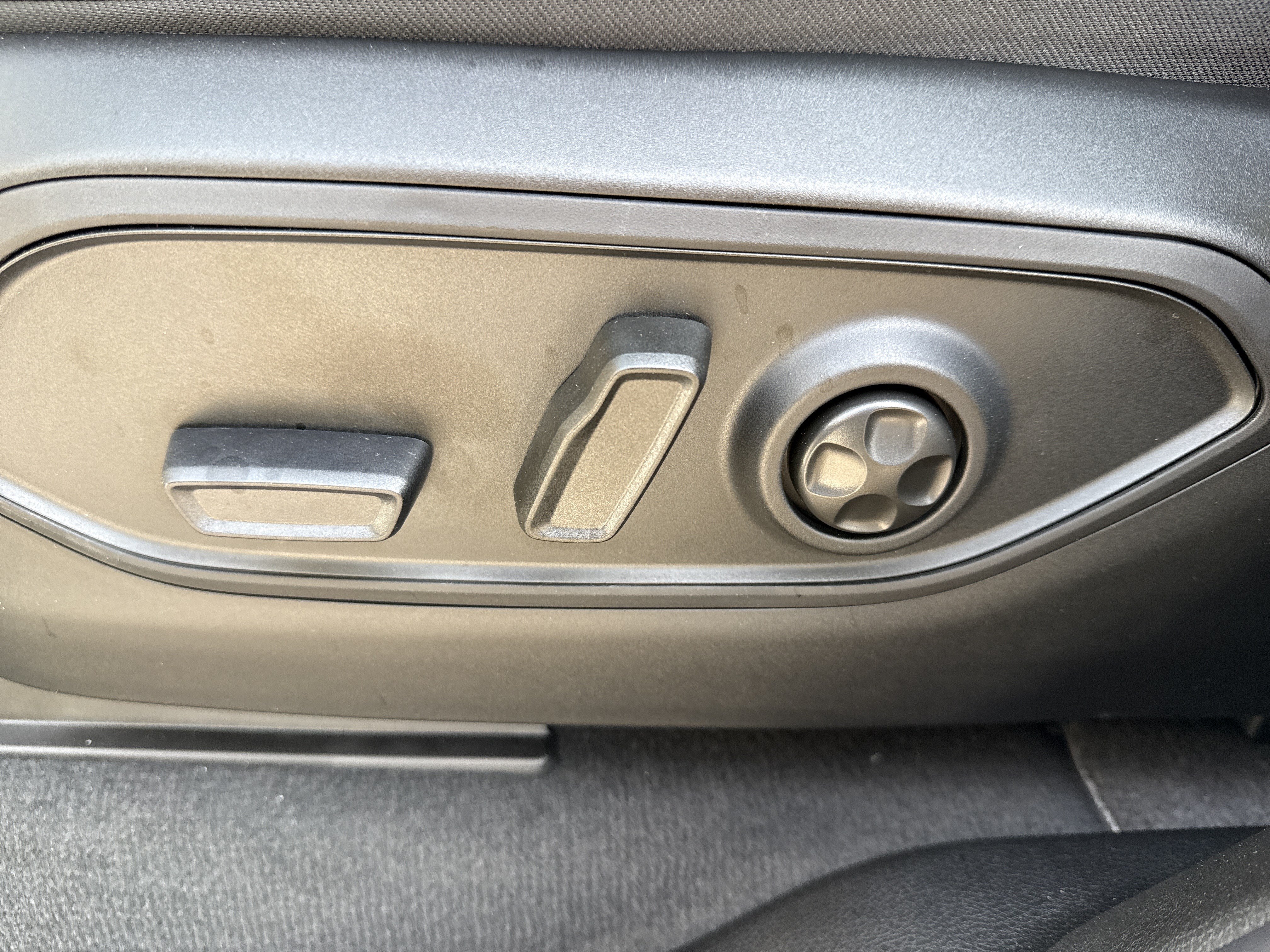 New 2026 Jeep Grand Cherokee Altitude RWD image 10