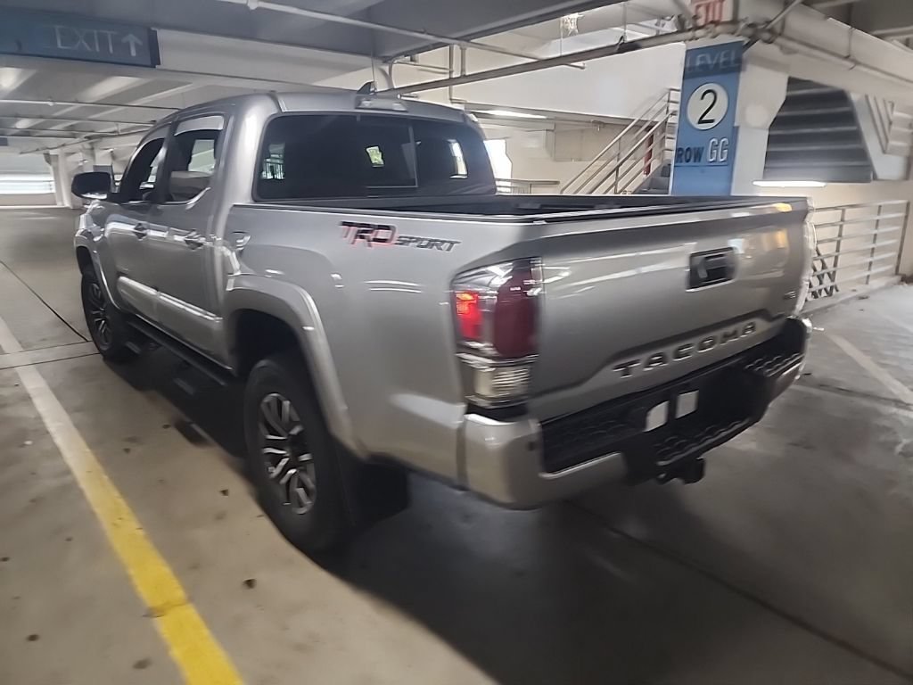 Used 2020 Toyota Tacoma TRD Sport w/ Technology Package RWD image 3