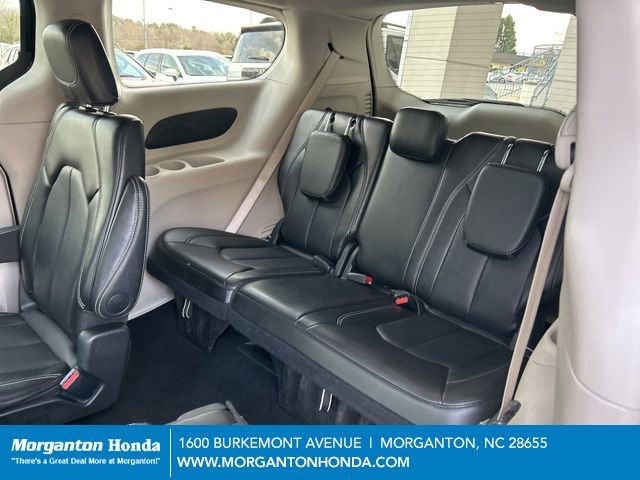 Used 2024 Chrysler Pacifica Touring-L image 29