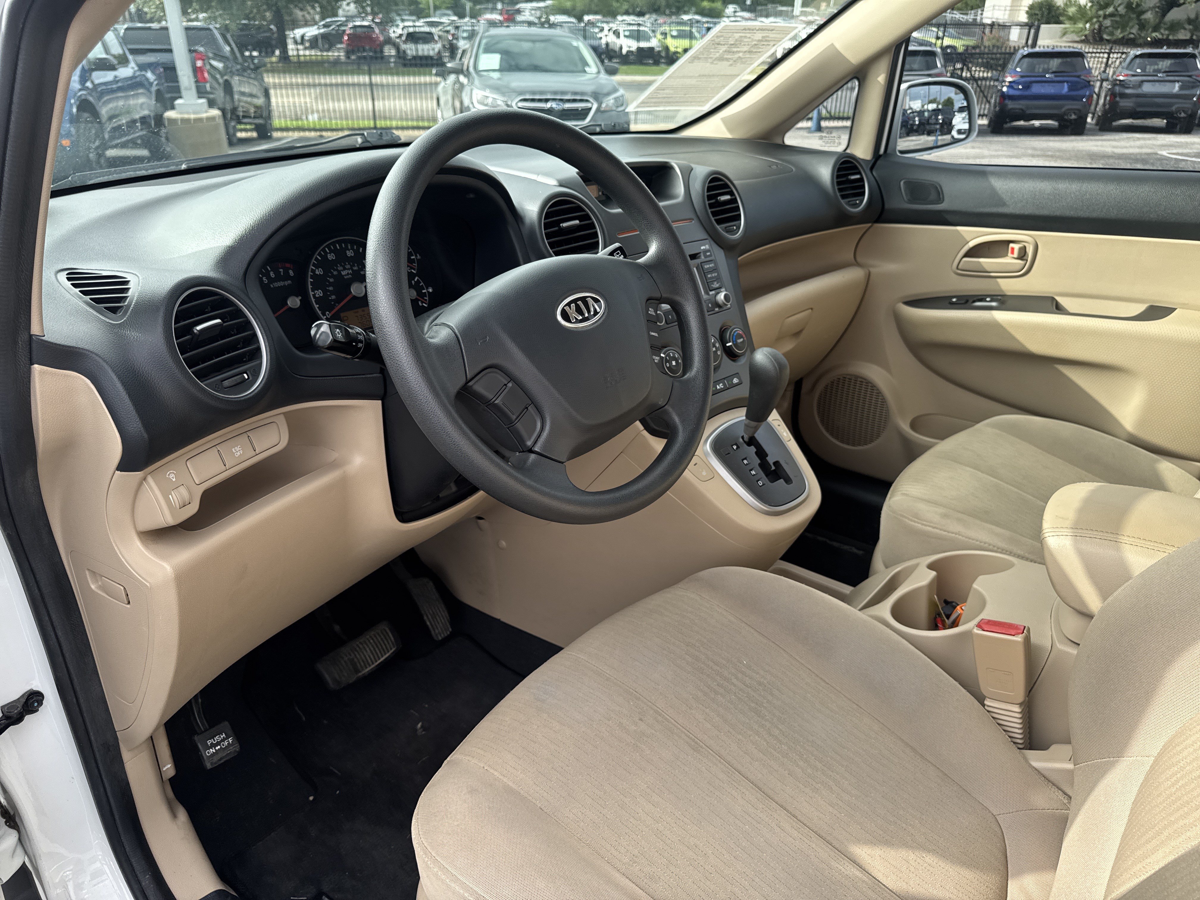 Used 2009 Kia Rondo LX FWD image 28