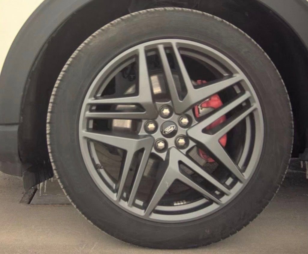 Used 2025 Ford Explorer ST image 8