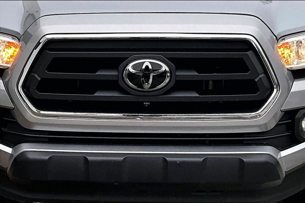 Used 2021 Toyota Tacoma SR5 w/ Technology Package image 33