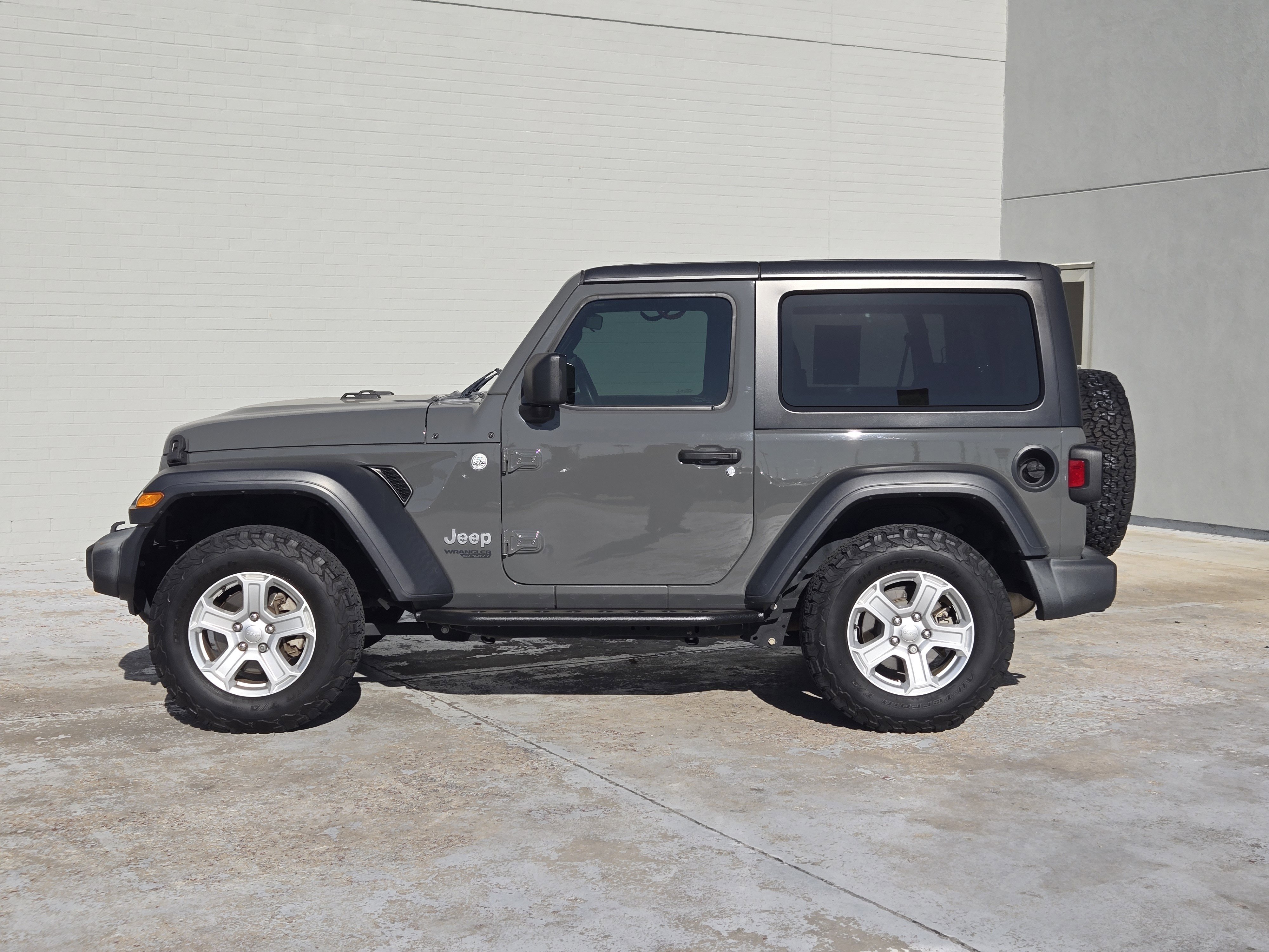 Used 2020 Jeep Wrangler Sport S image 5