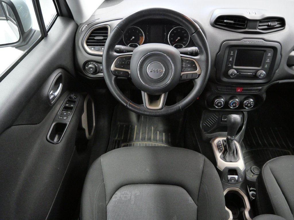 Used 2015 Jeep Renegade Latitude FWD image 13