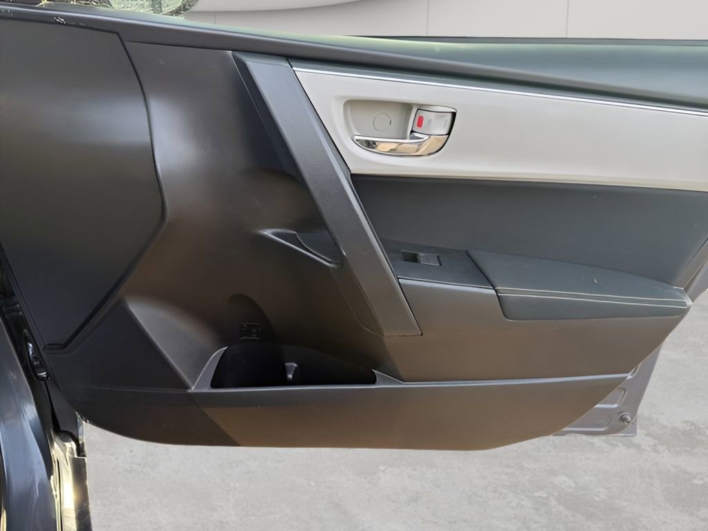 Used 2017 Toyota Corolla L image 11