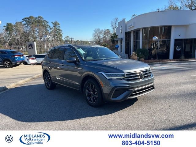 Used 2022 Volkswagen Tiguan SE w/ Panoramic Sunroof Package