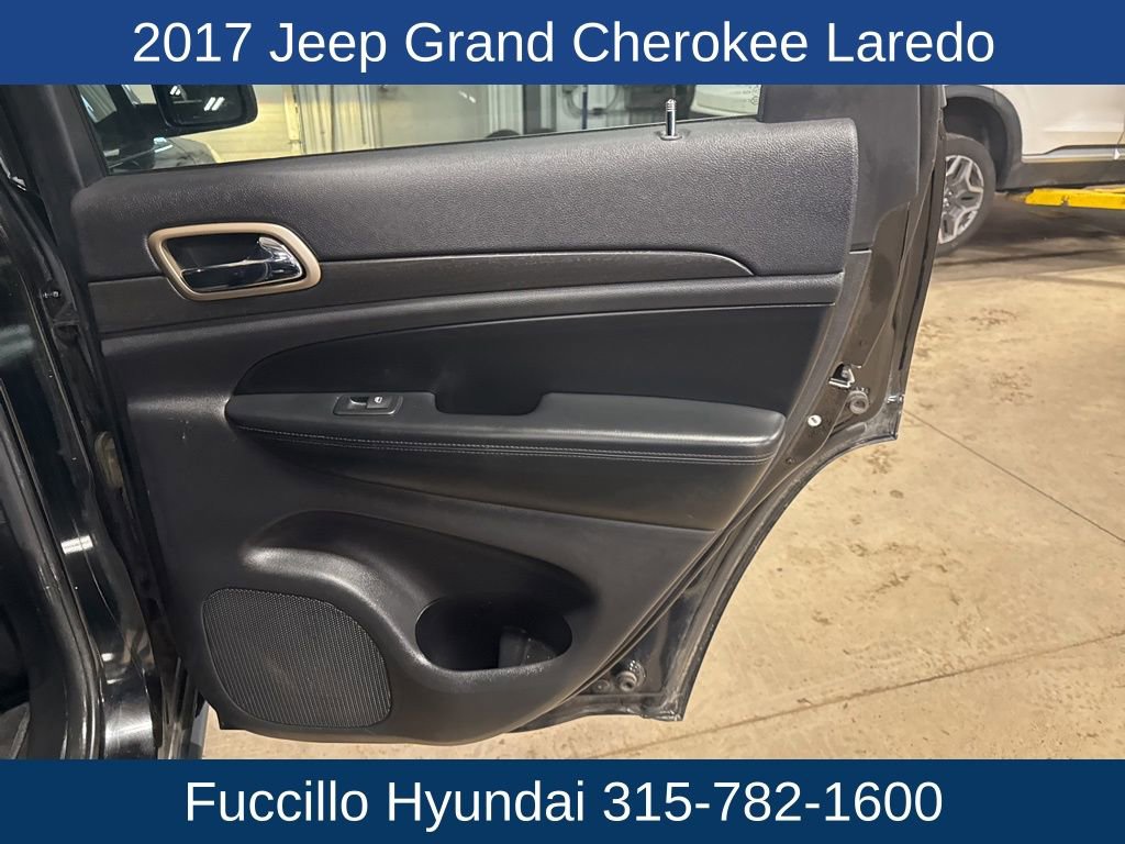 Used 2017 Jeep Grand Cherokee Laredo image 23