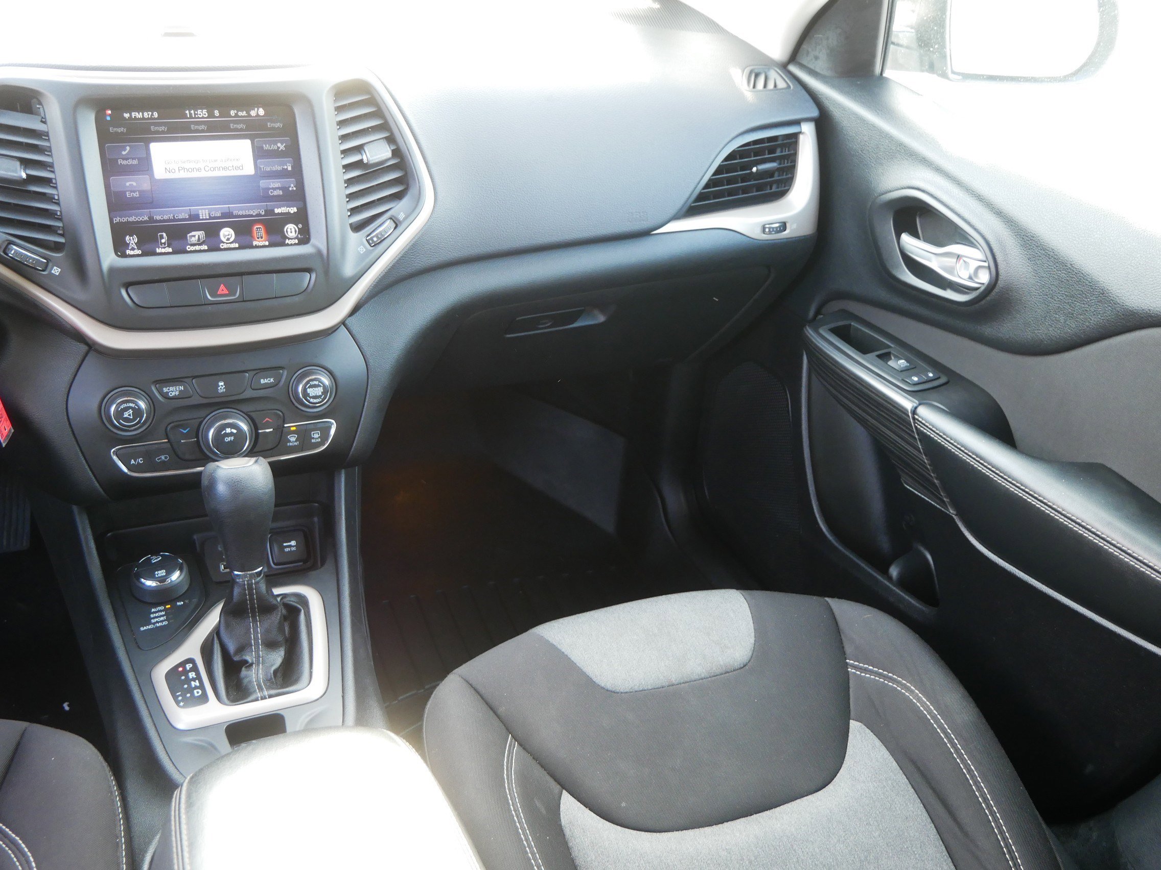 Used 2014 Jeep Cherokee Latitude w/ Cold Weather Group image 11