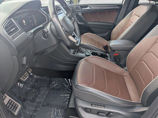 Used 2022 Volkswagen Tiguan SEL R-Line image 11