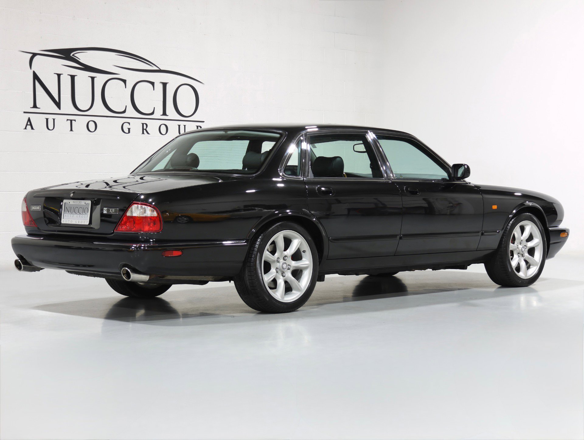 Used 1998 Jaguar XJ8 RWD image 16